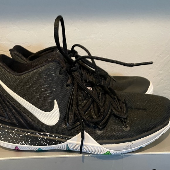 Nike Kyrie 5 mid youth size 7 black - Picture 3 of 7